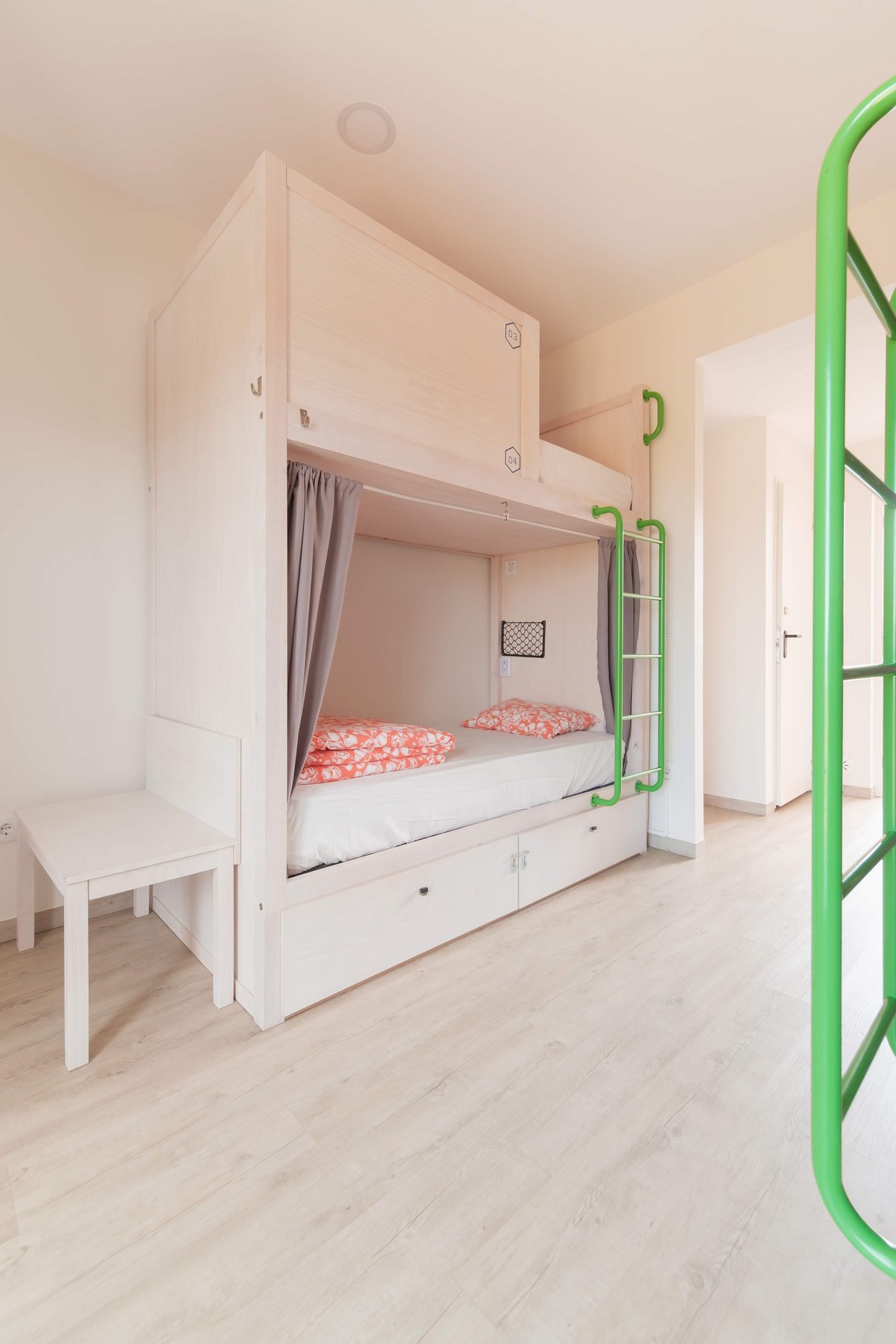 WOT Social Ericeira Surf Hostel - Quartos 4 Bed Mix Dorm (1)