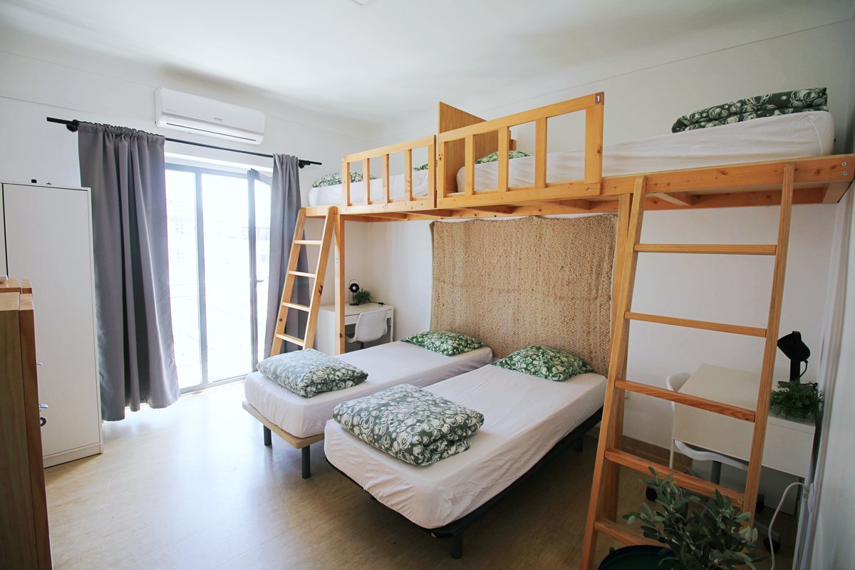 WOT Social Lisbon Nomad - Quartos 4 Dorm Mix_ Family Room Balcony (7)