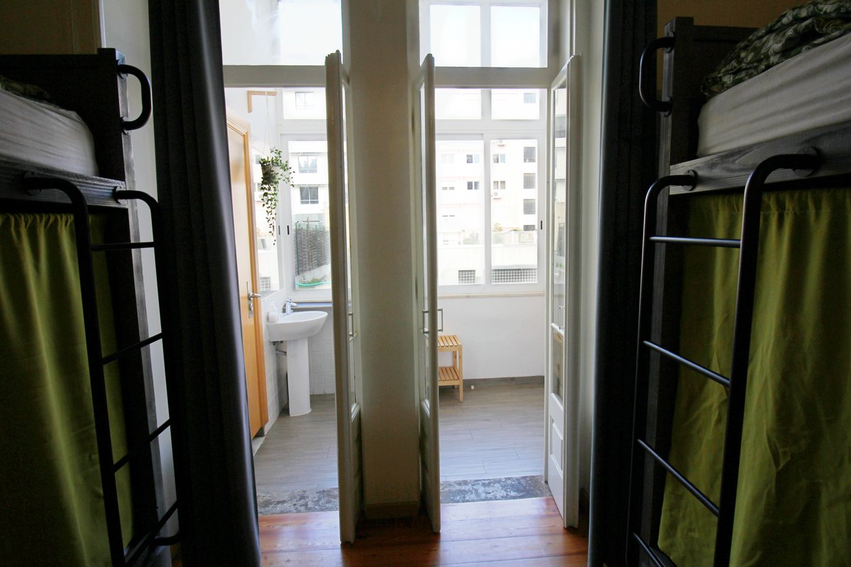 WOT Social Lisbon Patio - 8 Mix Dorm Ensuite 205 (2)