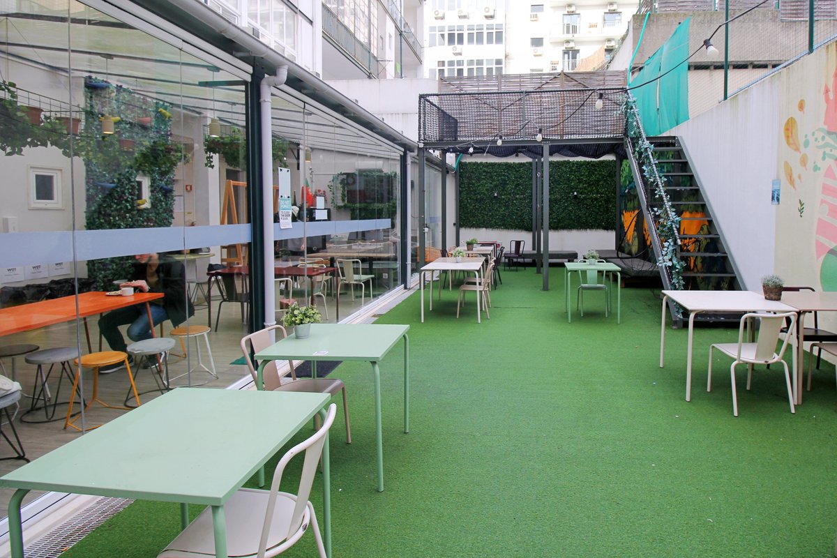 WOT Social Lisbon Patio - Common Area (9)