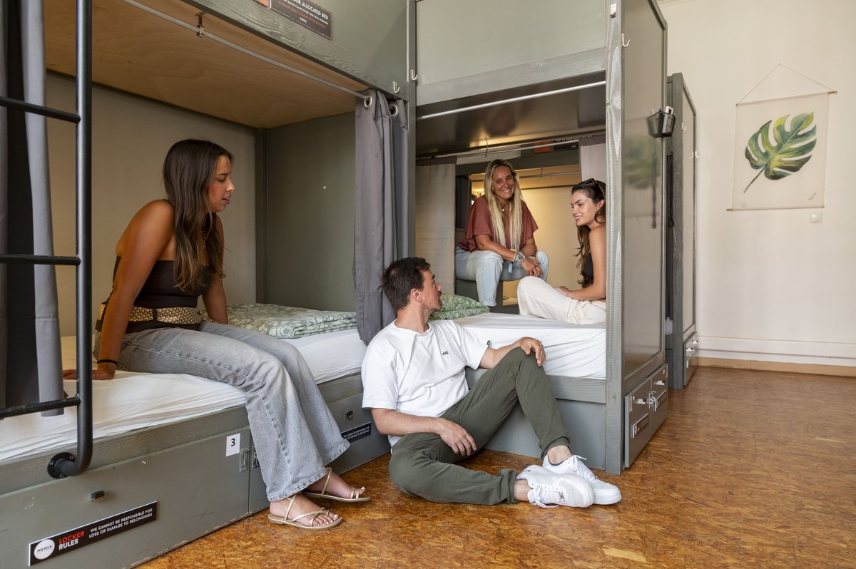 8 mix bed dorm